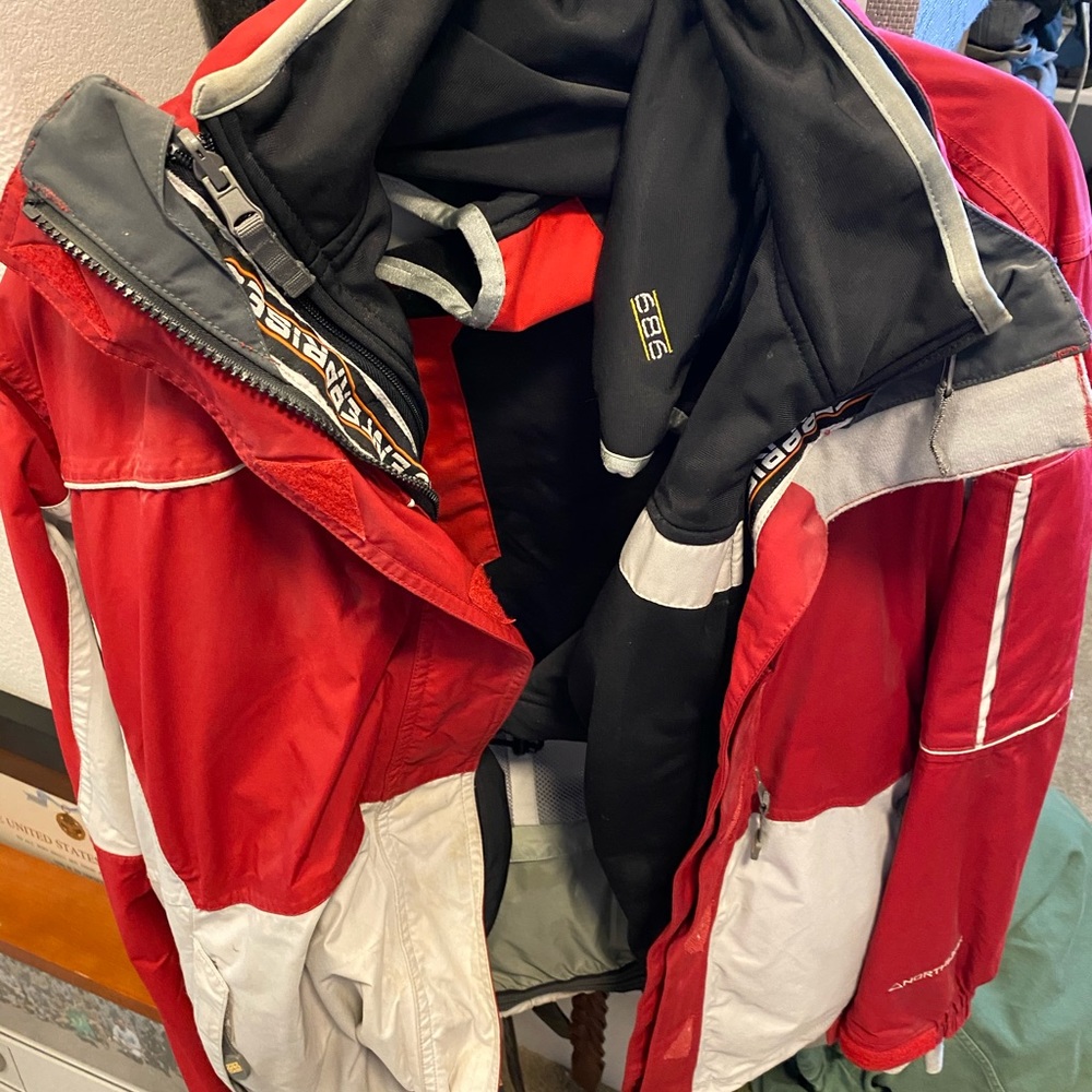 686 snowboarding jacket